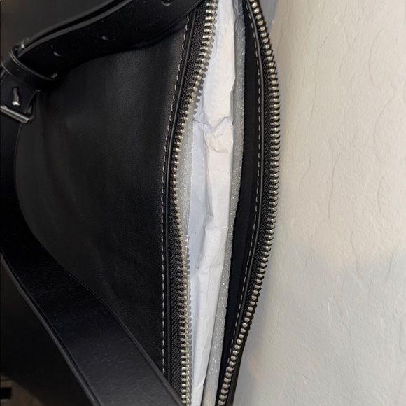 Coach Elegant Black Leather Shoulder Bag - Picture 9 of 11